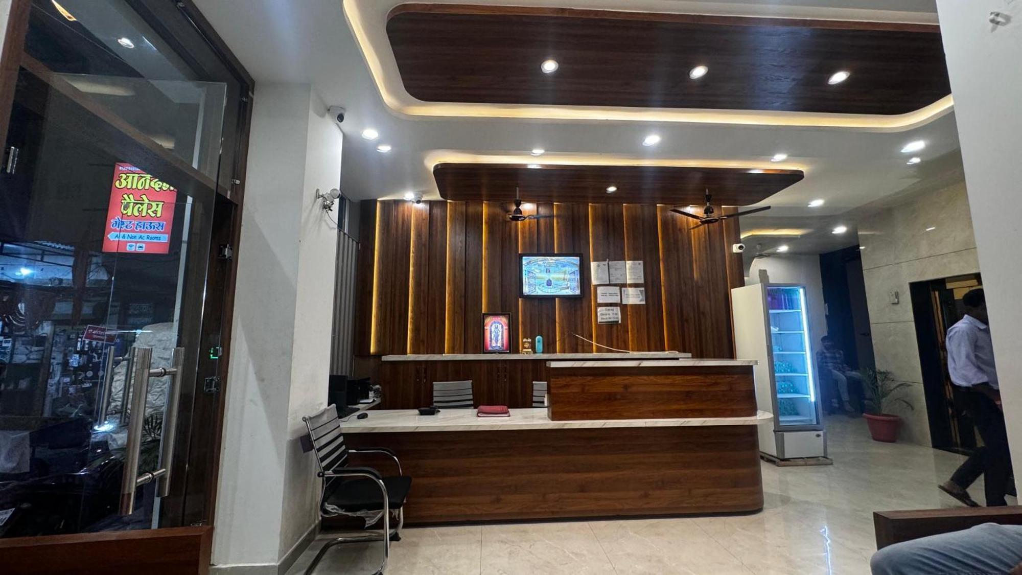 Hotel Prakasham Uddzsaín Kültér fotó