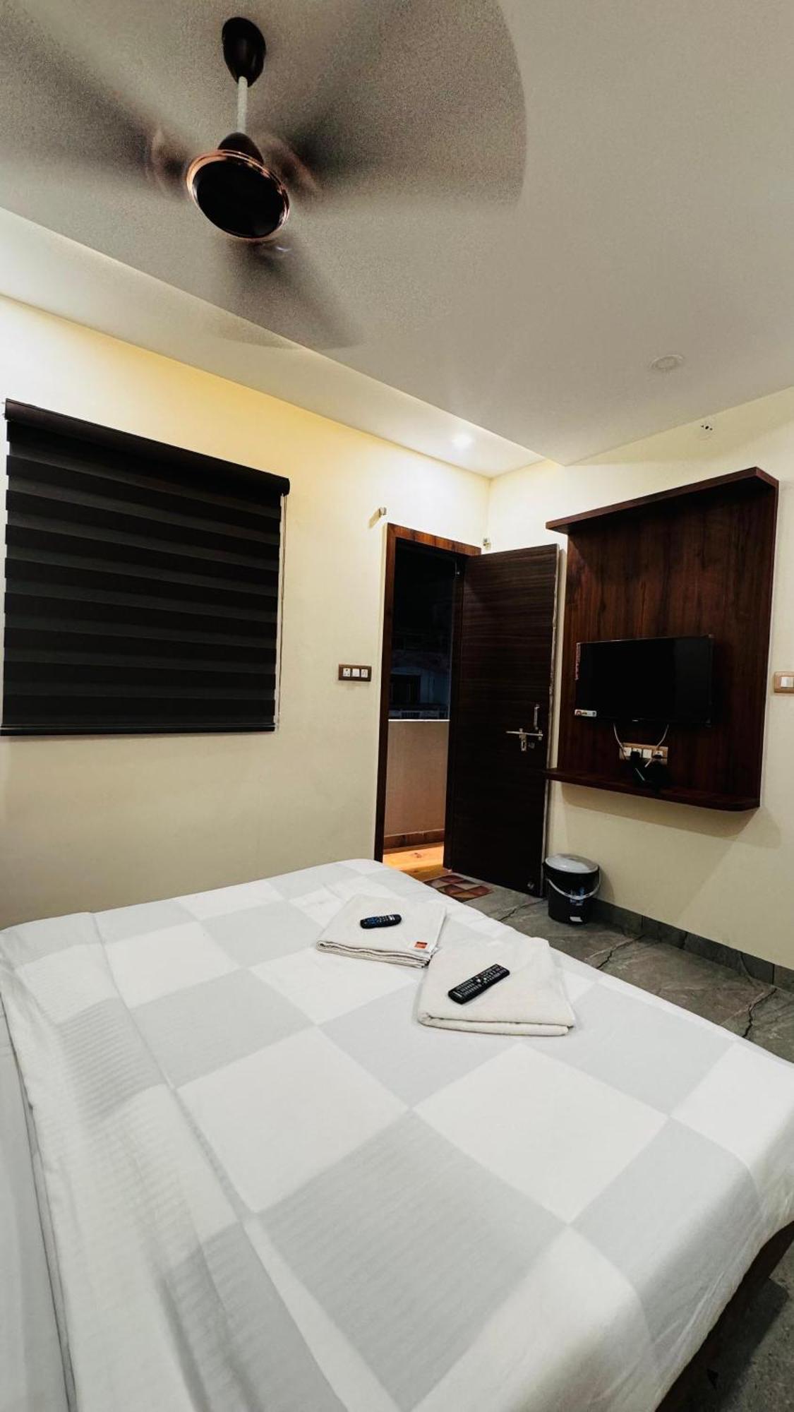 Hotel Prakasham Uddzsaín Kültér fotó