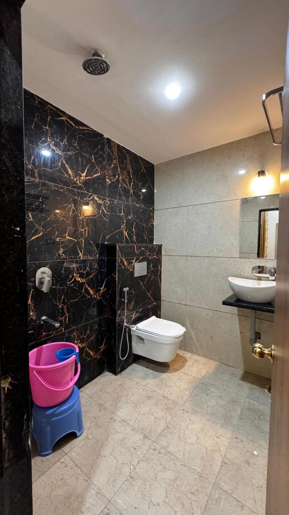 Hotel Prakasham Uddzsaín Kültér fotó