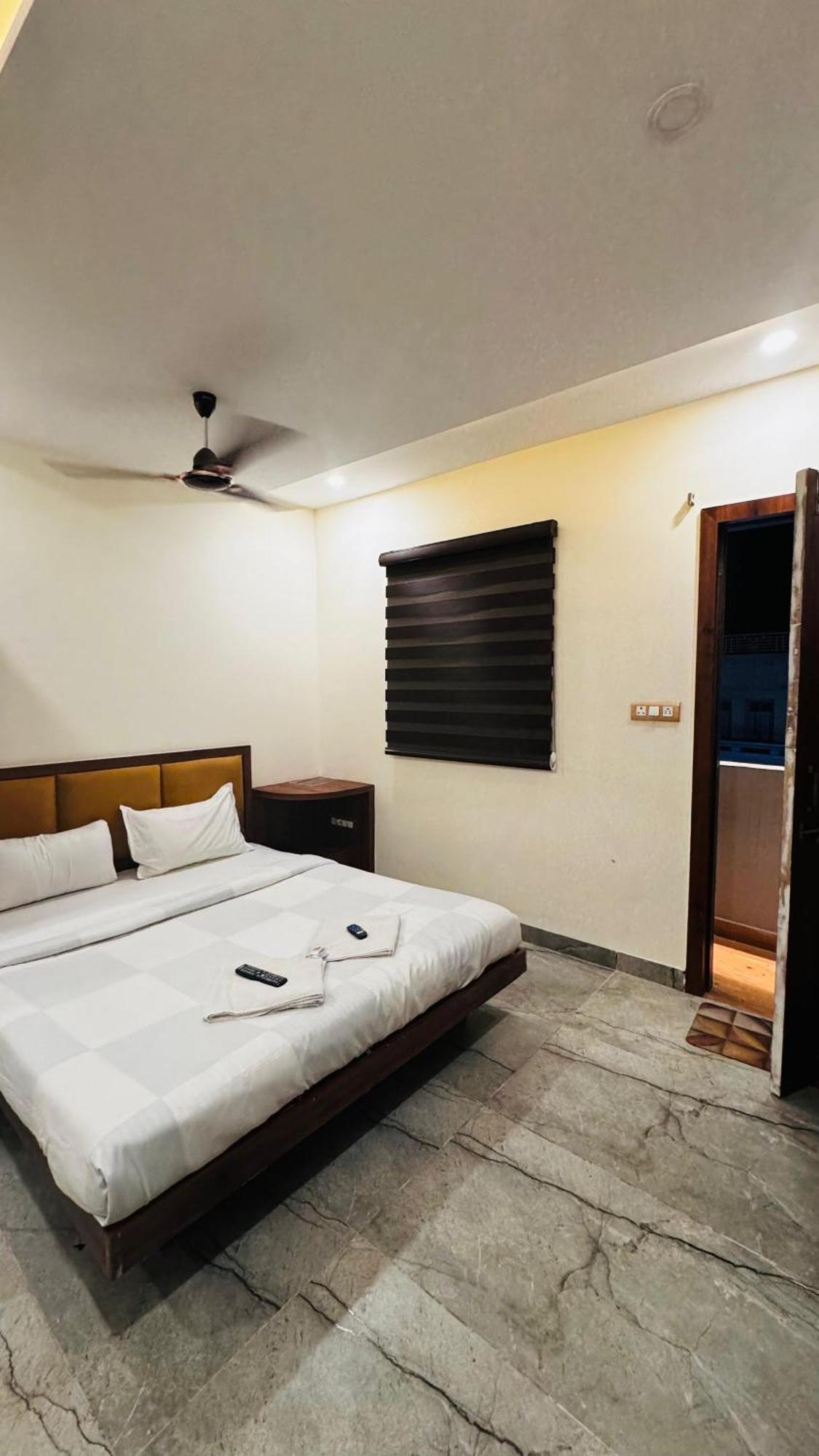 Hotel Prakasham Uddzsaín Kültér fotó
