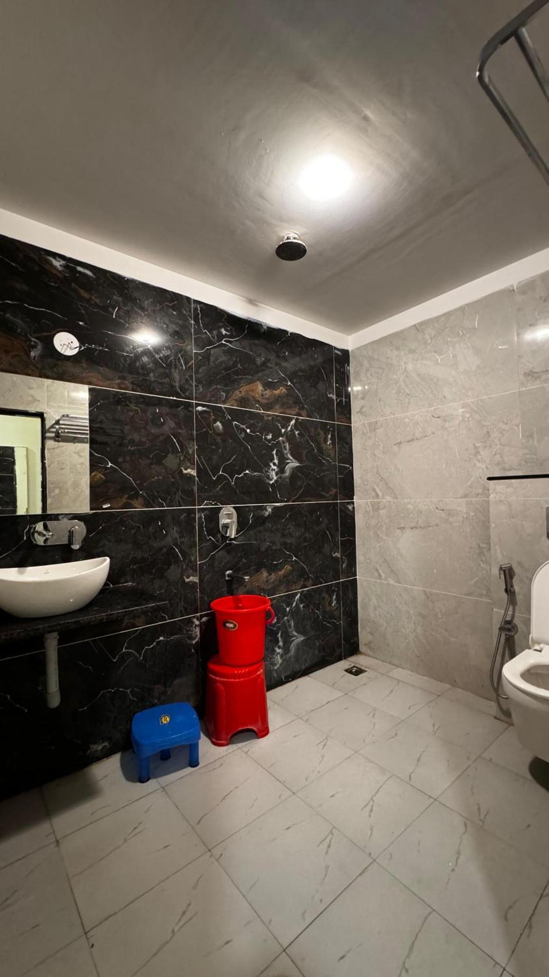 Hotel Prakasham Uddzsaín Kültér fotó