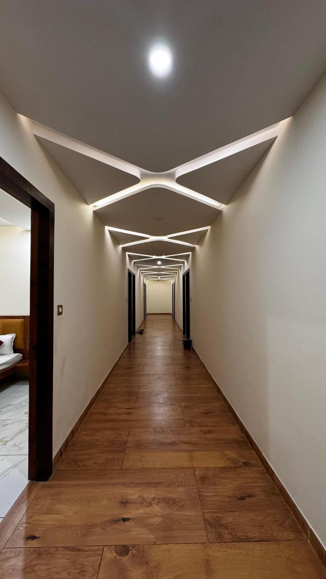 Hotel Prakasham Uddzsaín Kültér fotó